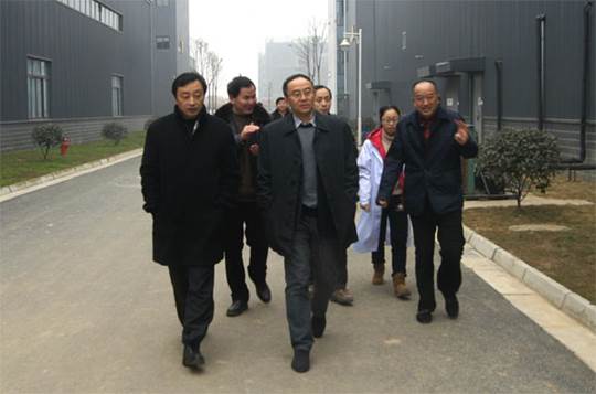 clip_image002.jpg 說明: E:\畜科\會議報道\20150122省科技廳副廳長韓忠成赴飼料產研院考察調研\(zhòng)news-1.jpg